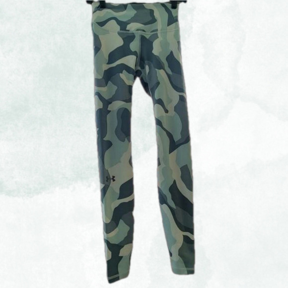 NWOT Under Armour Women's HeatGear Rush Camo Leggings Size X-Small - Picture 1 of 16